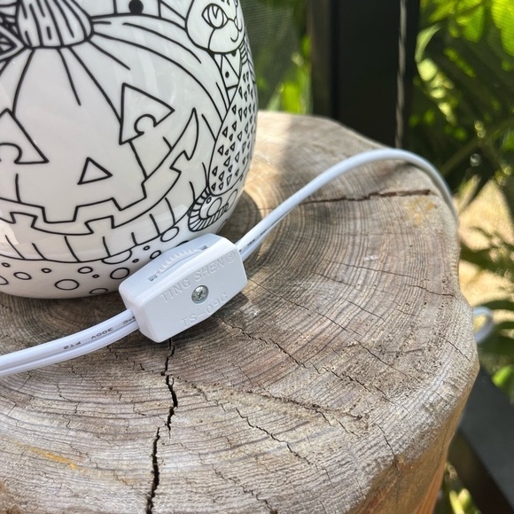 Tricks & Treats COLOR ME Scentsy Warmer - Picture 8 of 9